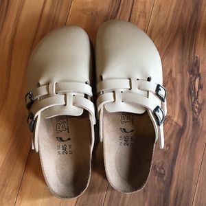 Birki’s Birkenstock Cream Tan Clog Mule
